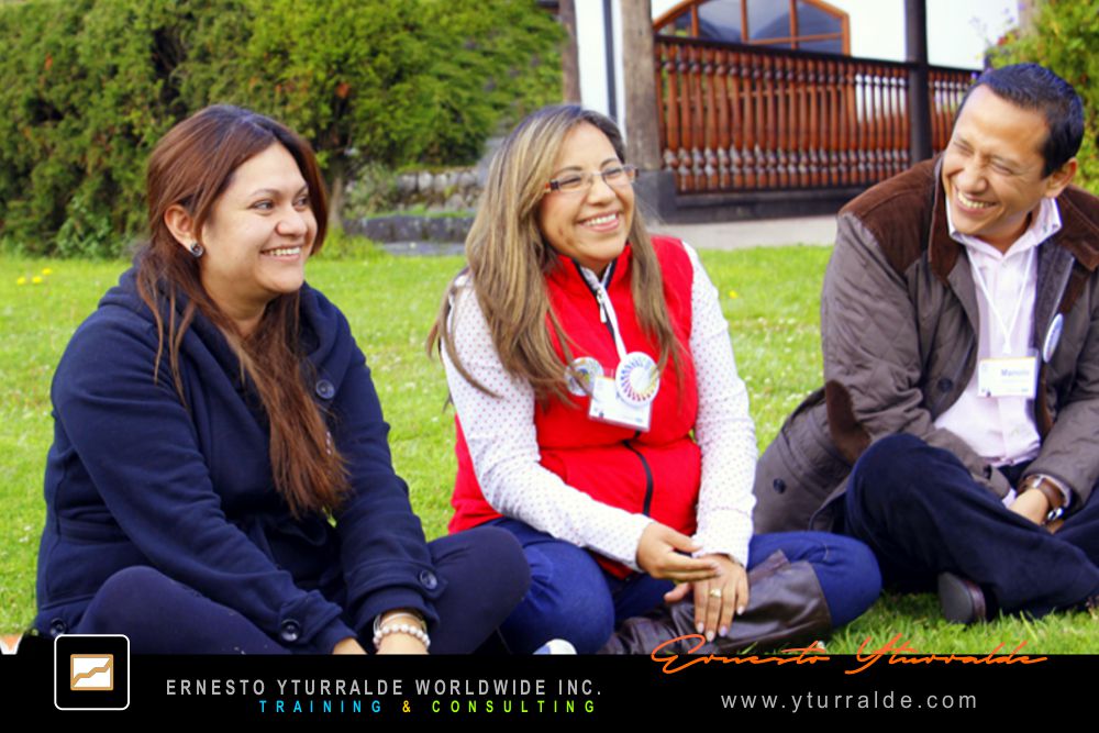 Team Building Group LATAM impulsando cohesión empresarial en talleres de cuerdas